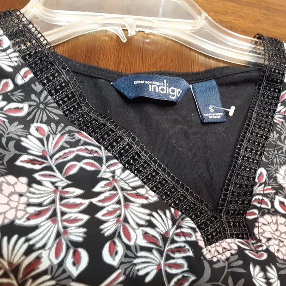EUC Indigo Floral Mixed Media Top Sz S - Picture 8 of 9